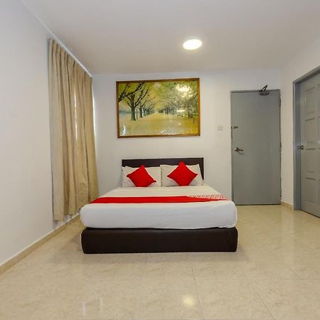 Oyo 1090 Hollitel Hotel Melaka Екстериор снимка
