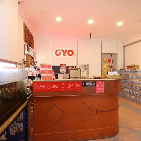 Oyo 1090 Hollitel Hotel Melaka Екстериор снимка