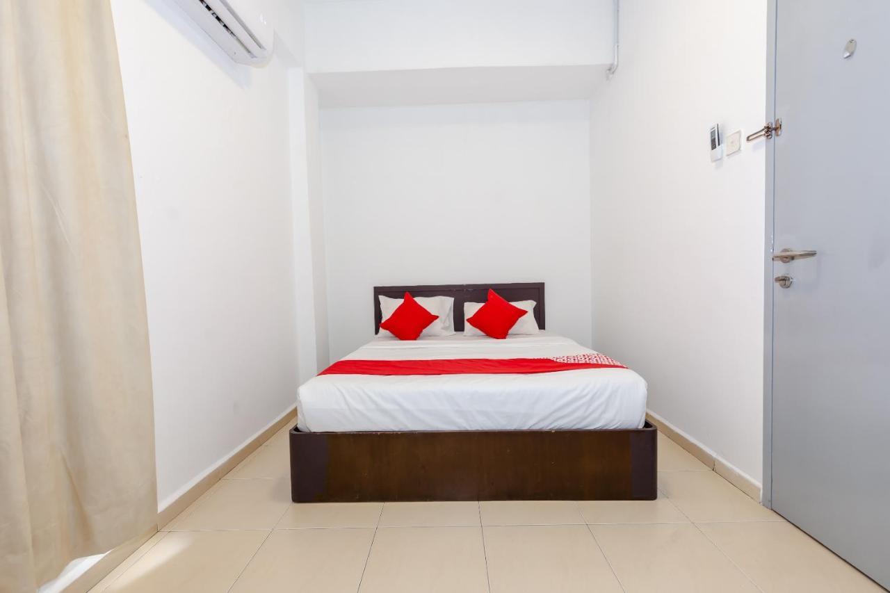 Oyo 1090 Hollitel Hotel Melaka Екстериор снимка