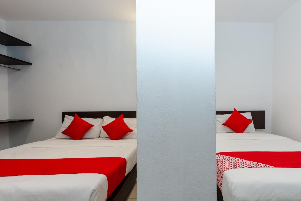Oyo 1090 Hollitel Hotel Melaka Екстериор снимка