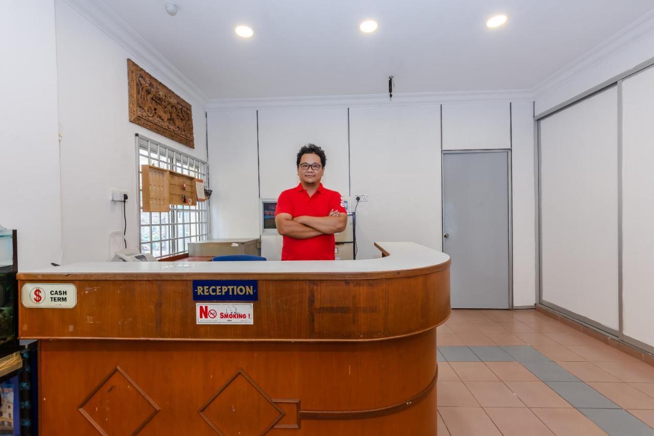 Oyo 1090 Hollitel Hotel Melaka Екстериор снимка