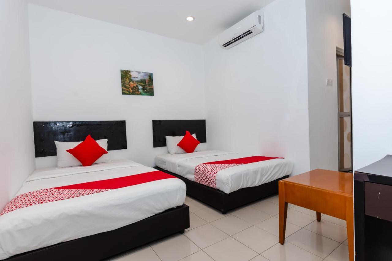 Oyo 1090 Hollitel Hotel Melaka Екстериор снимка