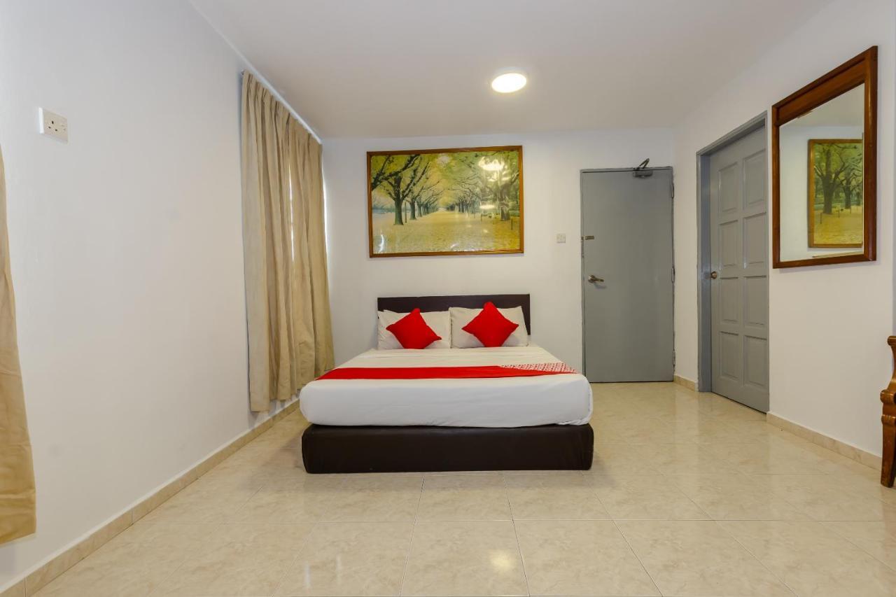 Oyo 1090 Hollitel Hotel Melaka Екстериор снимка