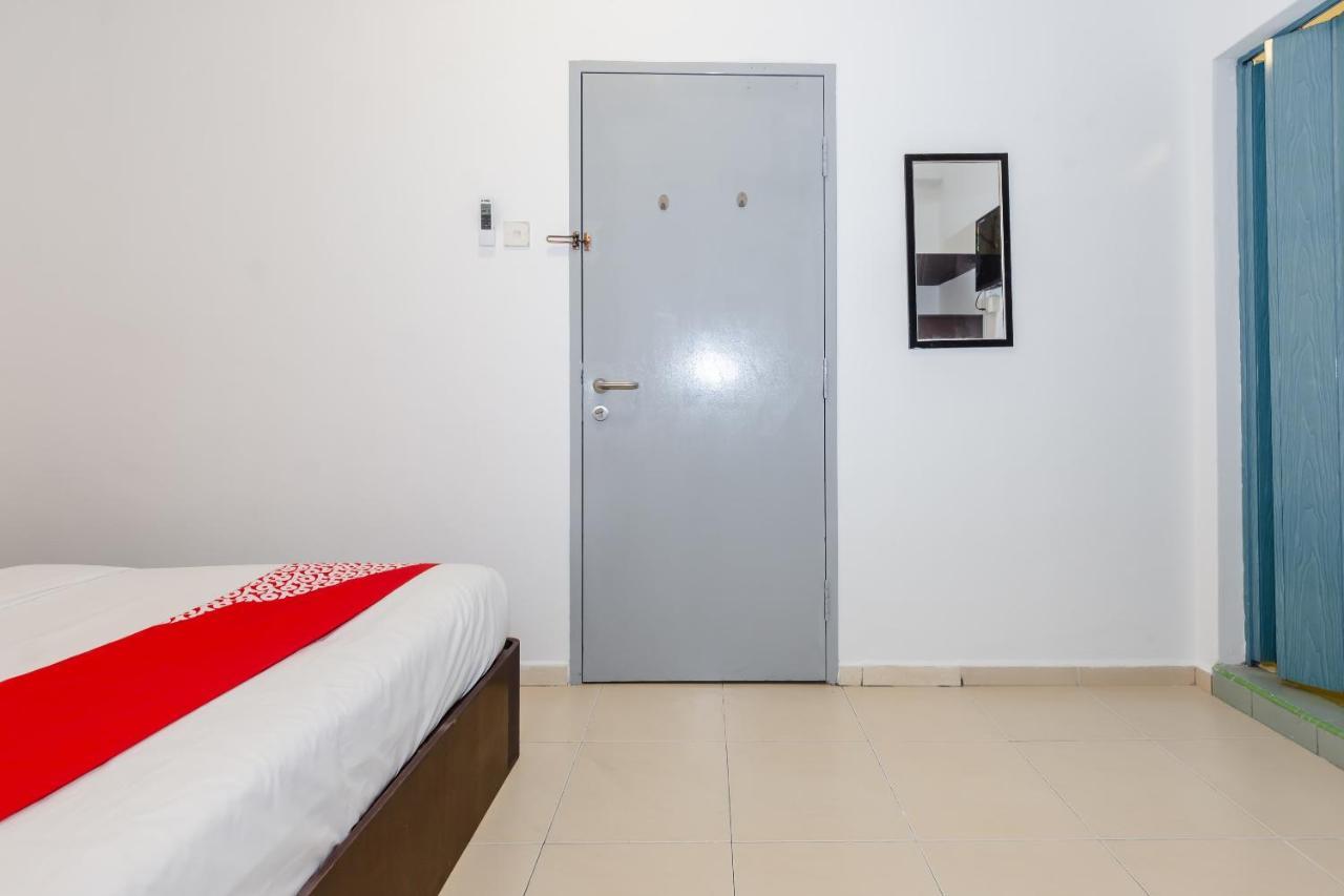 Oyo 1090 Hollitel Hotel Melaka Екстериор снимка