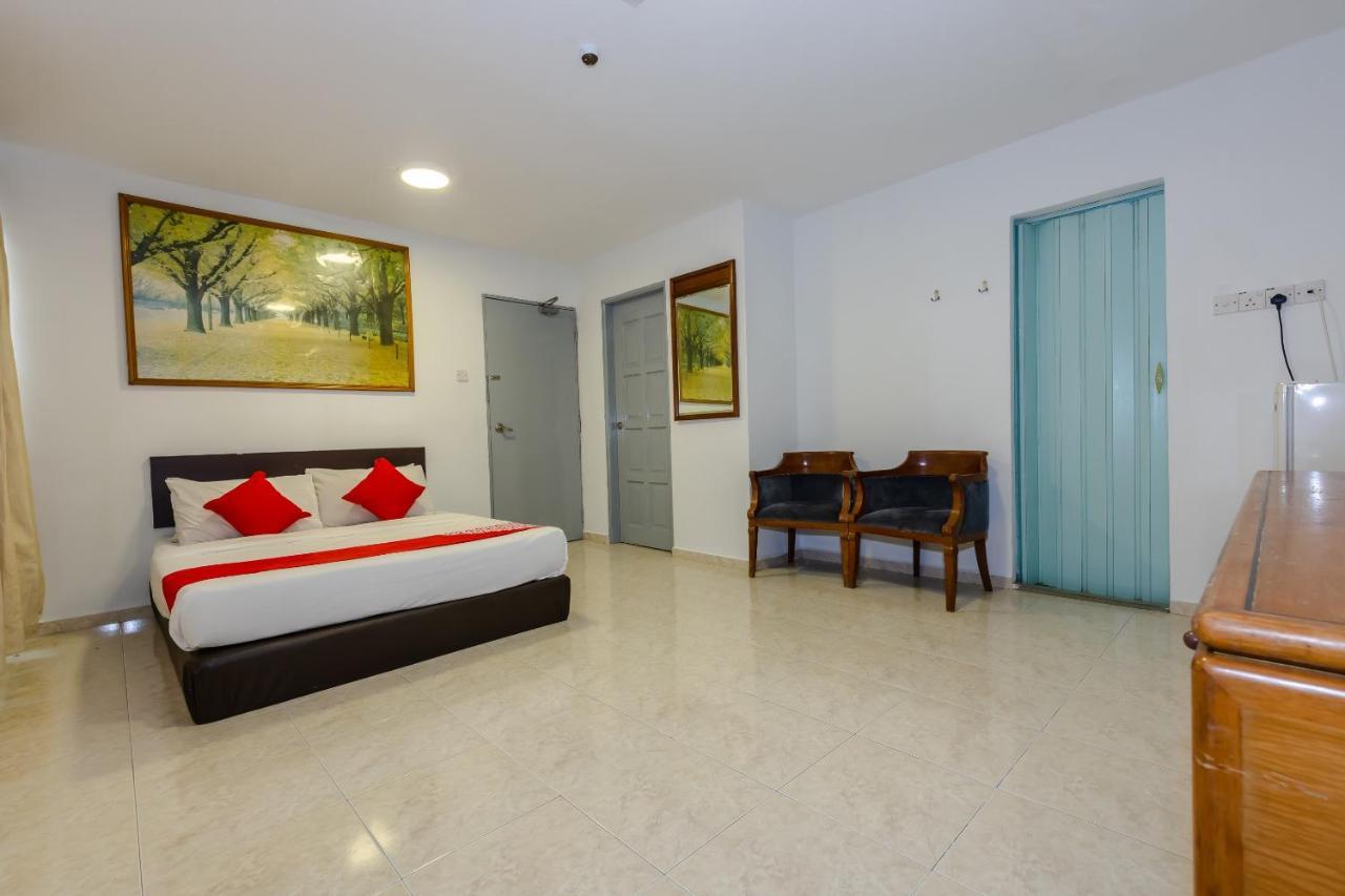 Oyo 1090 Hollitel Hotel Melaka Екстериор снимка
