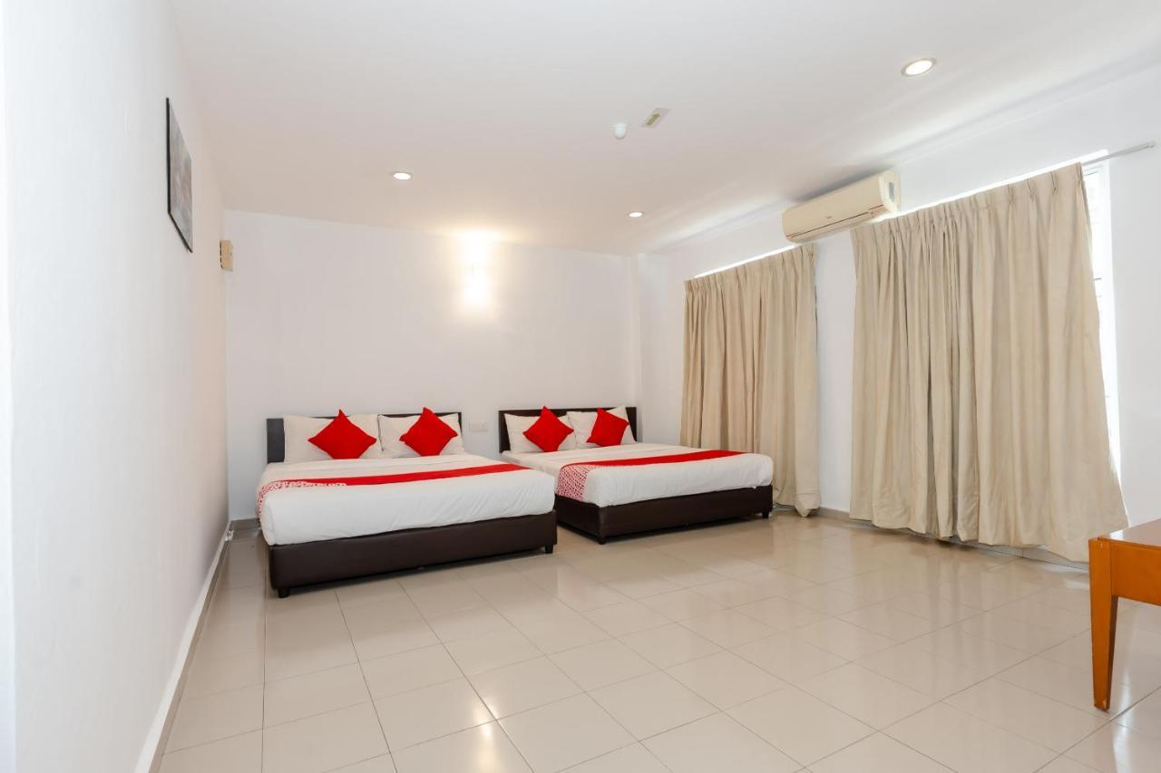 Oyo 1090 Hollitel Hotel Melaka Екстериор снимка