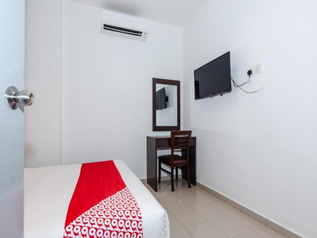 Oyo 1090 Hollitel Hotel Melaka Екстериор снимка