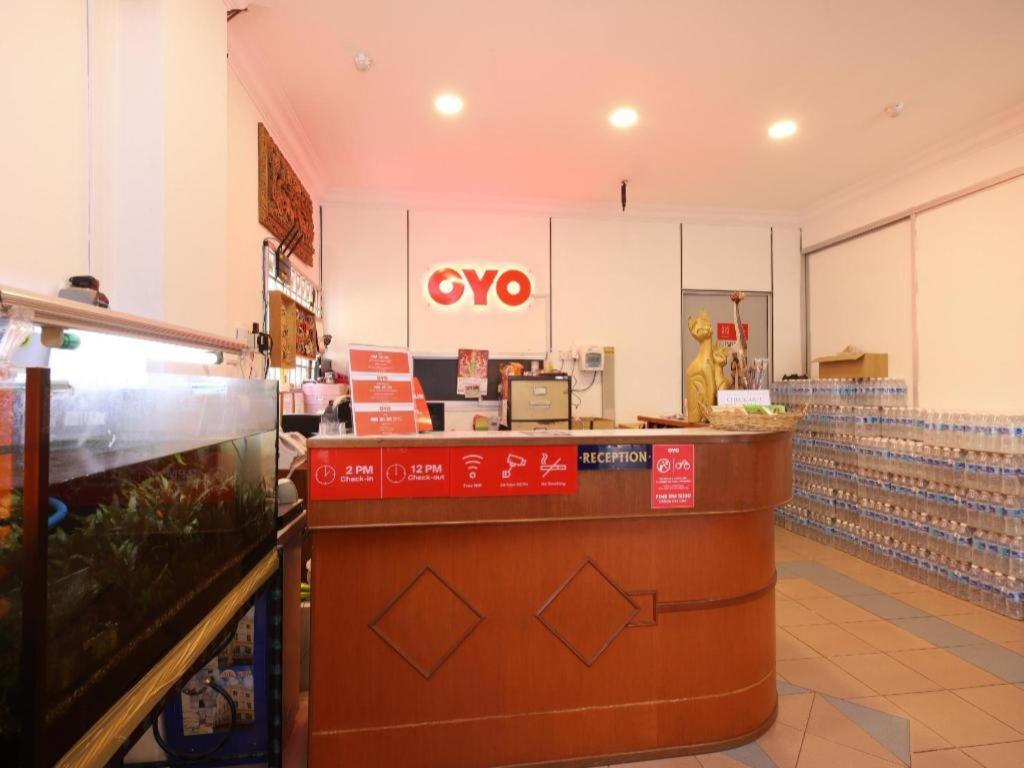 Oyo 1090 Hollitel Hotel Melaka Екстериор снимка
