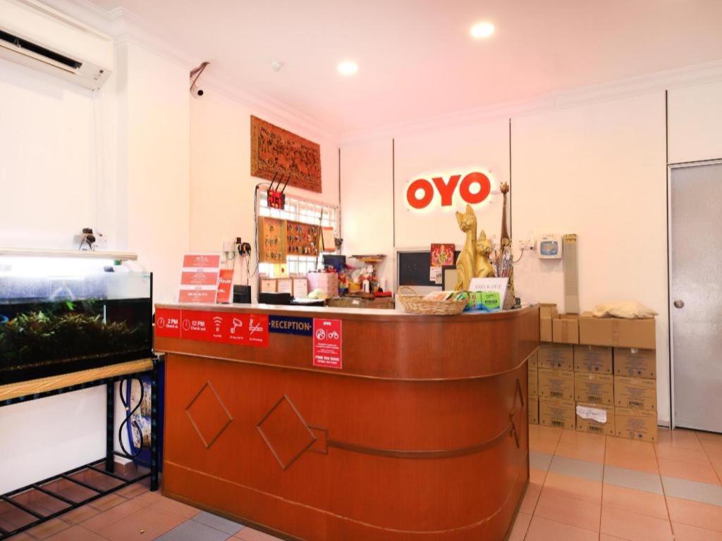 Oyo 1090 Hollitel Hotel Melaka Екстериор снимка