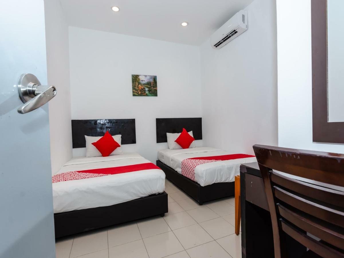 Oyo 1090 Hollitel Hotel Melaka Екстериор снимка